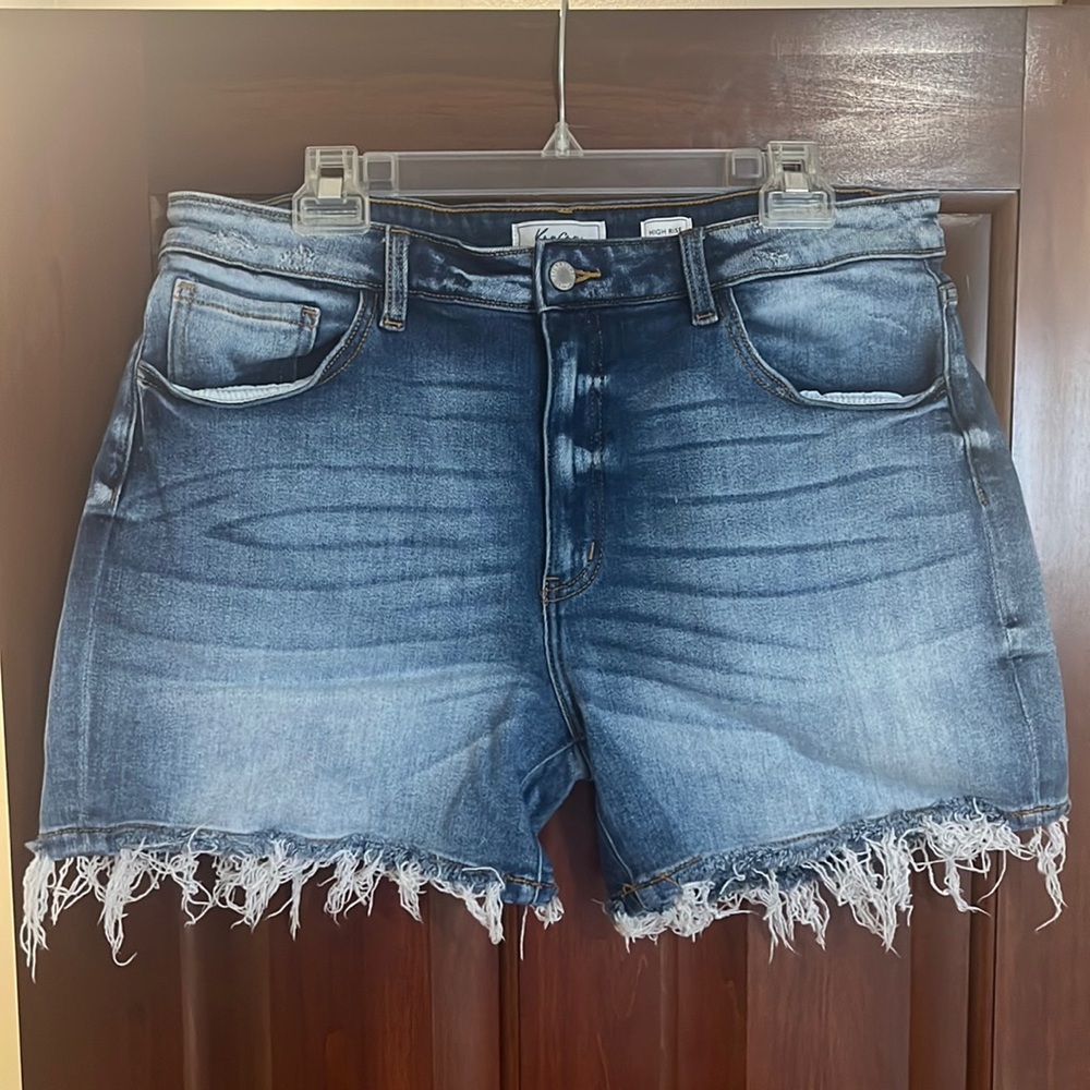 Kancan high rise jean shorts size 32